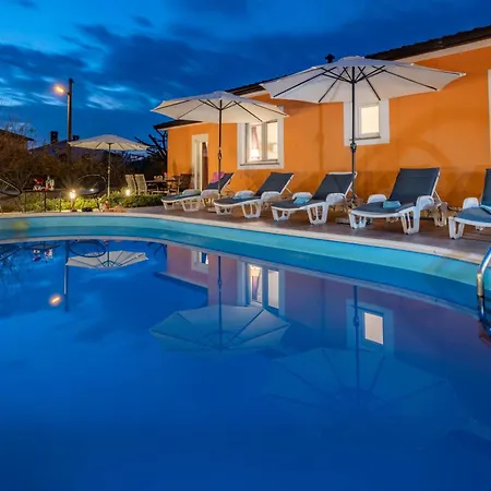 Tatil Evi Orange, A Charming With A Pool & Fenced Garden Raša
