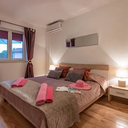Tatil Evi Orange, A Charming With A Pool & Fenced Garden