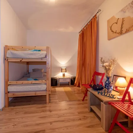 Orange, A Charming With A Pool & Fenced Garden Tatil Evi
