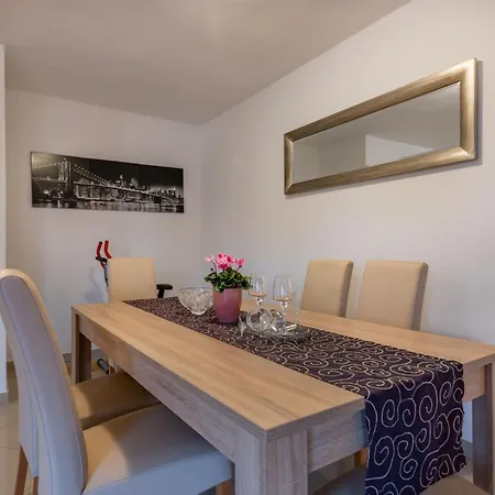 Tatil Evi Orange, A Charming With A Pool & Fenced Garden *