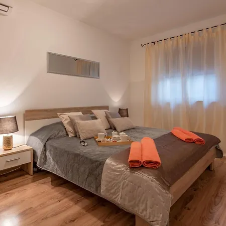 Tatil Evi Orange, A Charming With A Pool & Fenced Garden