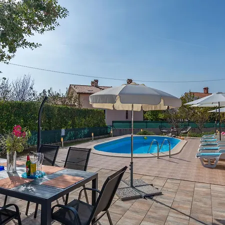 Tatil Evi Orange, A Charming With A Pool & Fenced Garden Raša