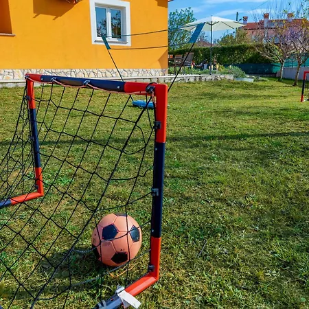 Orange, A Charming With A Pool & Fenced Garden * Raša