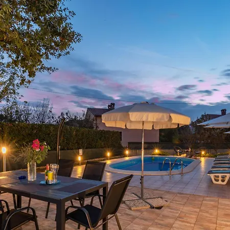 Tatil Evi Orange, A Charming With A Pool & Fenced Garden