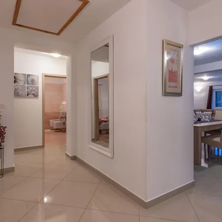 Orange, A Charming With A Pool & Fenced Garden Tatil Evi Raša